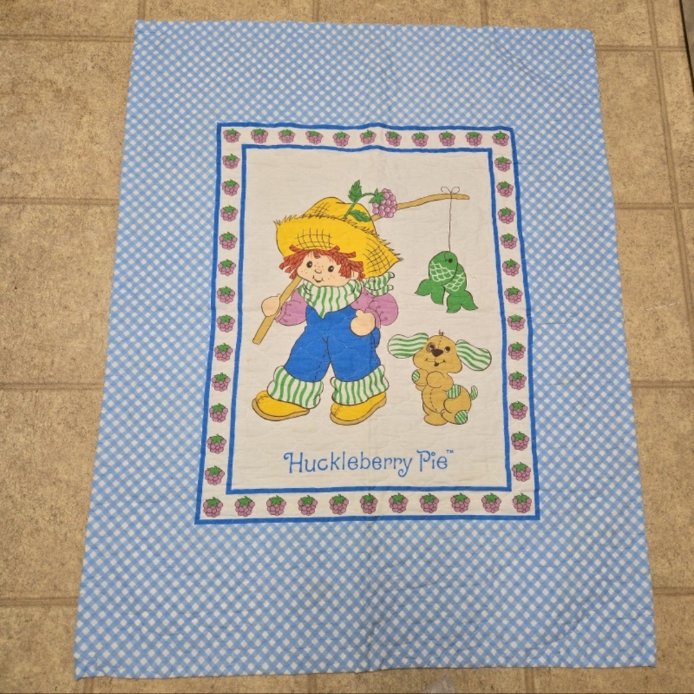 Vintage Strawberry Shortcake Huckleberry Pie Crib Blanket